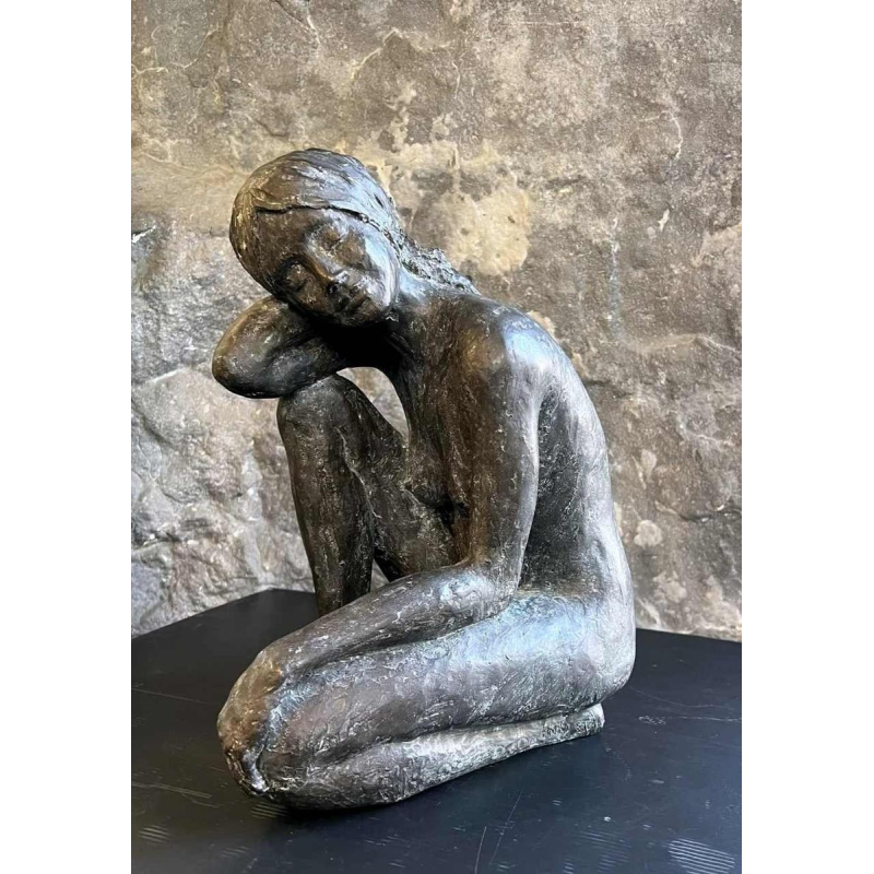 Linde ERGO, sculpture bronze jeune femme assise, XXème siècle