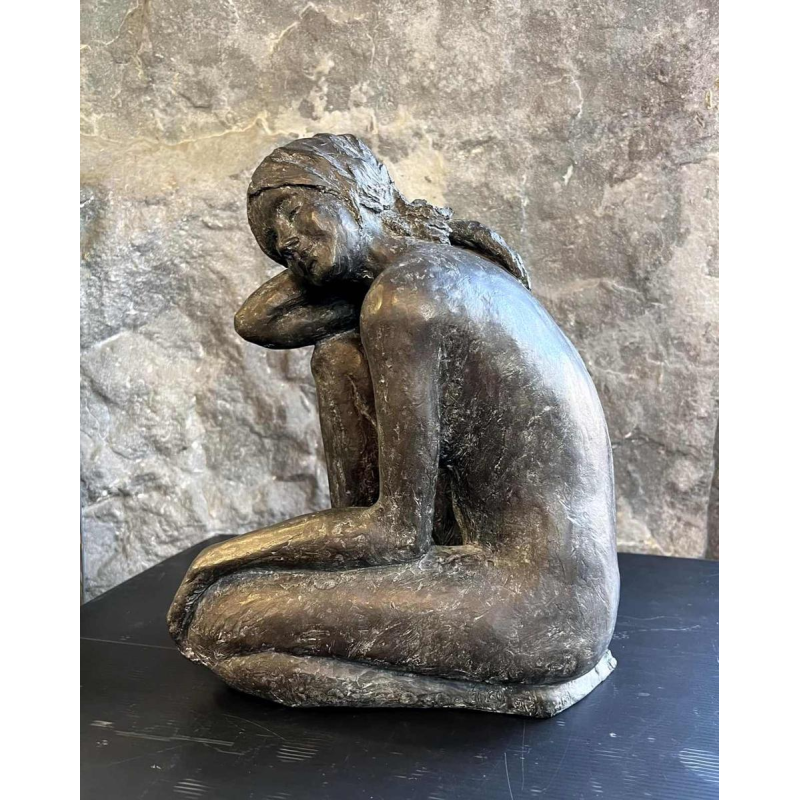 Linde ERGO, sculpture bronze jeune femme assise, XXème siècle