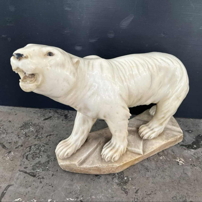 sculptuur ART DECO in albast "ijsbeer" gesigneerd FRISSI, ca 1920