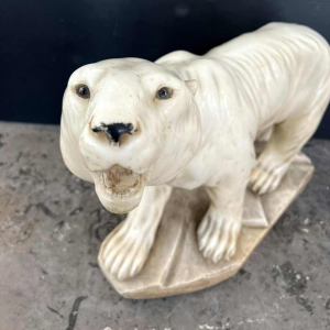 sculptuur ART DECO in albast "ijsbeer" gesigneerd FRISSI, ca 1920