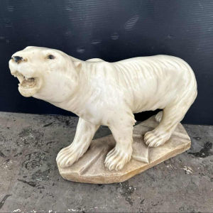 sculptuur ART DECO in albast "ijsbeer" gesigneerd FRISSI, ca 1920