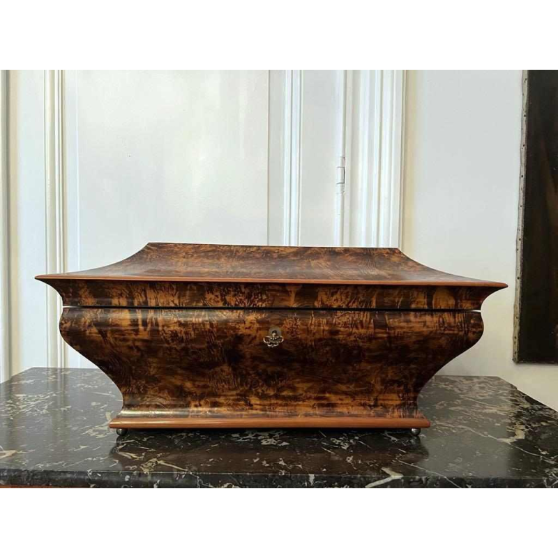 Coffre à châles en forme de sarcophage, époque Charles X