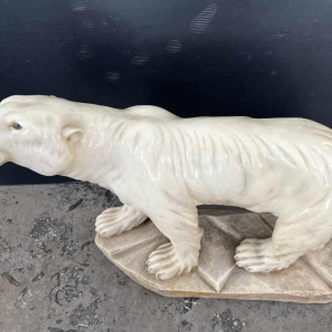sculpture ART DECO in alabaster "polar bear" signed FRISSI, ca 1920