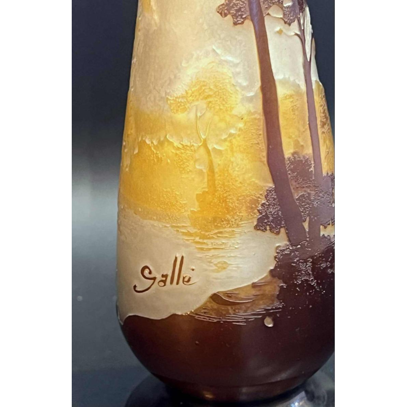 Emile GALLE, vase en verre multicouche à décor de « paysage lacustre », fin 19ème siècle
