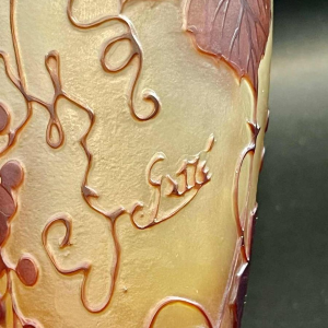 Émile GALLE, Art Nouveau pâte de verre vaas met Virginia kruiperdessin