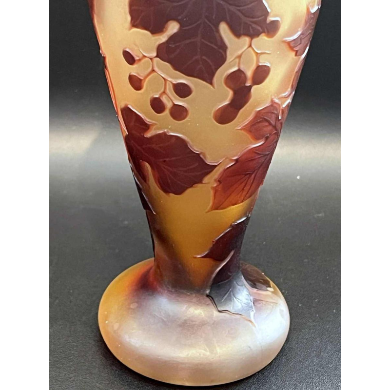 Émile GALLE, Art Nouveau pâte de verre vaas met Virginia kruiperdessin