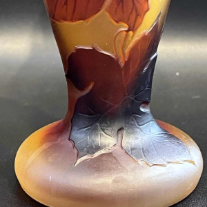 Émile GALLE, Art Nouveau pâte de verre vaas met Virginia kruiperdessin