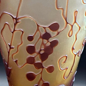 Émile GALLE, vase Art Nouveau en pâte de verre, décor de vigne vierge