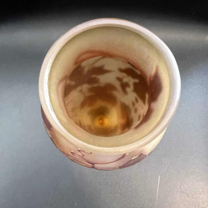 Émile GALLE, vase Art Nouveau en pâte de verre, décor de vigne vierge