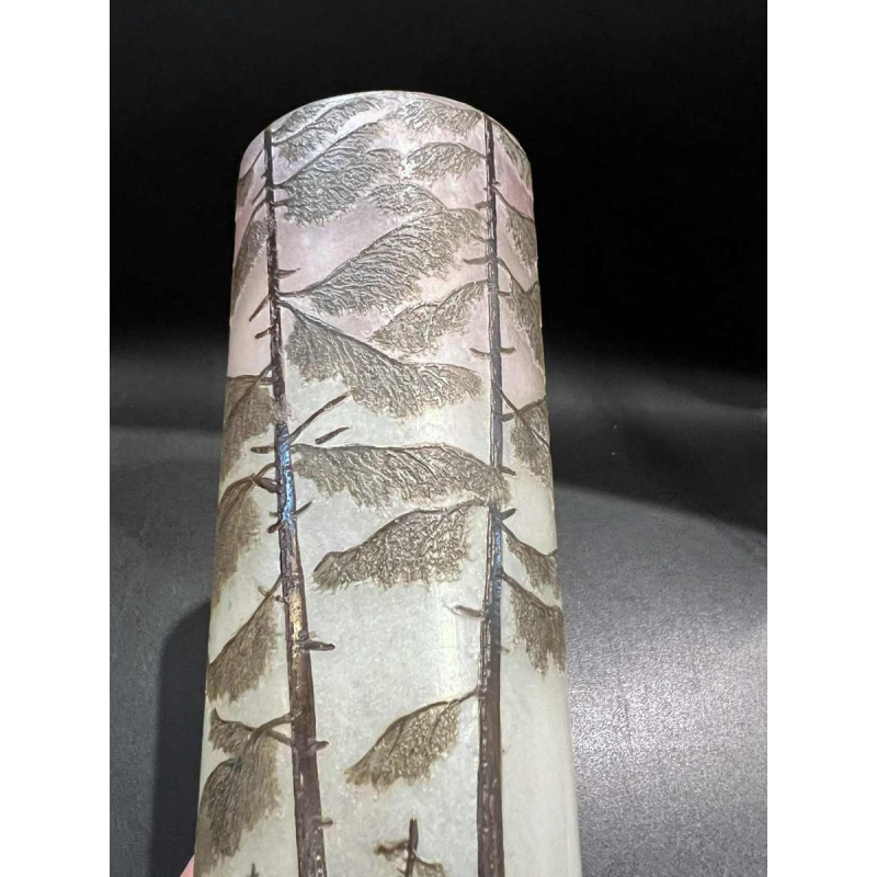 Legras, vase en verre à décor de paysage lacustre, gravé à lacide et peint à l'émail polychrome