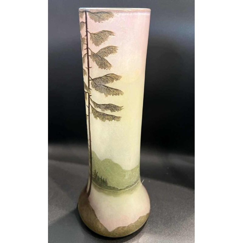 Legras, vase en verre à décor de paysage lacustre, gravé à lacide et peint à l'émail polychrome