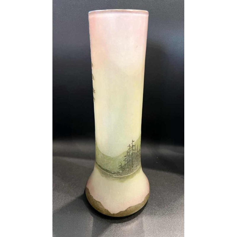 Legras, vase en verre à décor de paysage lacustre, gravé à lacide et peint à l'émail polychrome