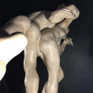 Jef Lambeau " De kus ", sculptuur paar naakten, werkplaatspleister, circa 1900