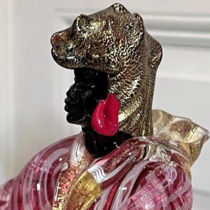 Murano, bougeoir 'Personnage torchère' verre soufflé, inclusions de filigranes et paillettes dor, ca 1950