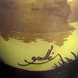 Émile GALLE Meerlagige glazen vaas met "Vogezen landschap" decoratie, eind 19e eeuw