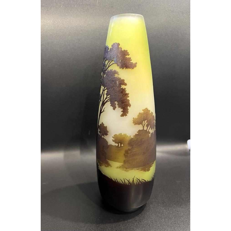 Émile GALLE Meerlagige glazen vaas met "Vogezen landschap" decoratie, eind 19e eeuw