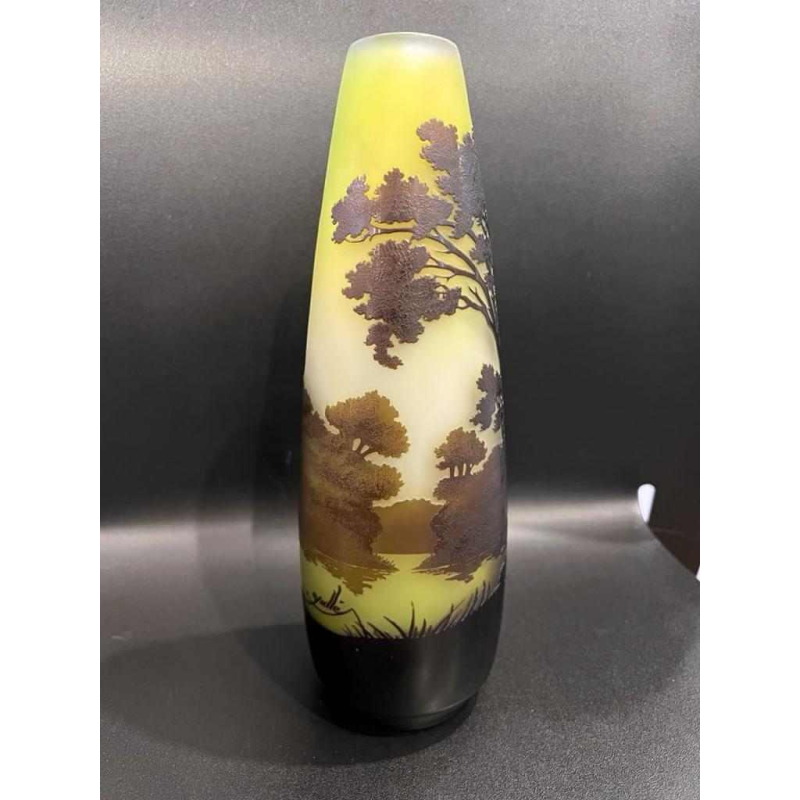 Émile GALLE, vase en verre multicouche à décor de « paysage vosgien», fin XIXème