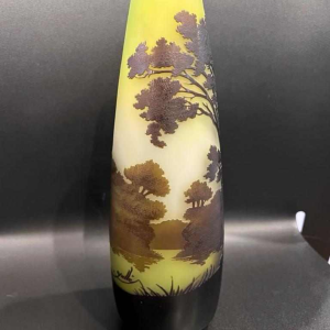 Émile GALLE Meerlagige glazen vaas met "Vogezen landschap" decoratie, eind 19e eeuw