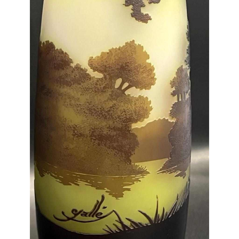 Émile GALLE Meerlagige glazen vaas met "Vogezen landschap" decoratie, eind 19e eeuw