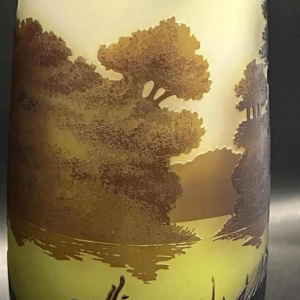 Émile GALLE Meerlagige glazen vaas met "Vogezen landschap" decoratie, eind 19e eeuw