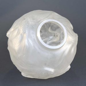 "Formose" Vase (1924) in white opaline glass by René Lalique (1860-1945)