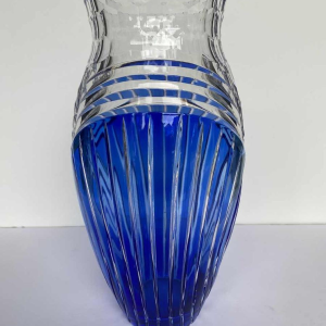 Joseph Simon pour Val-Saint-Lambert, vase “Seurat“ cristal taillé bleu saphir Art Déco, 1925