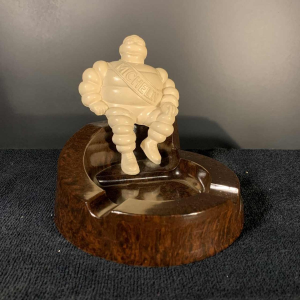 MICHELIN BIBENDOM ( Bonhomme ), cendrier Art Déco en BAKELITE, circa 1935