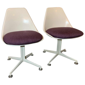 MAURICE BURKE for ARKANA, Pair of white " Tulip " swivel chairs fiberglass, 1960
