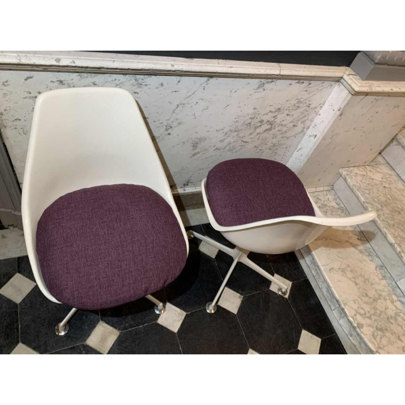 MAURICE BURKE for ARKANA, Pair of white " Tulip " swivel chairs fiberglass, 1960