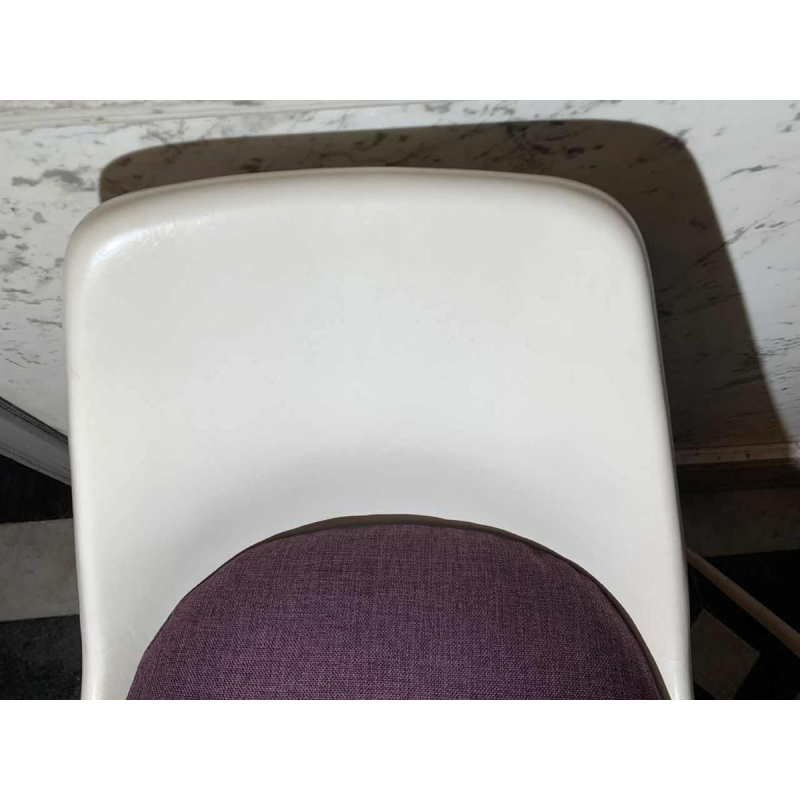 MAURICE BURKE for ARKANA, Pair of white " Tulip " swivel chairs fiberglass, 1960