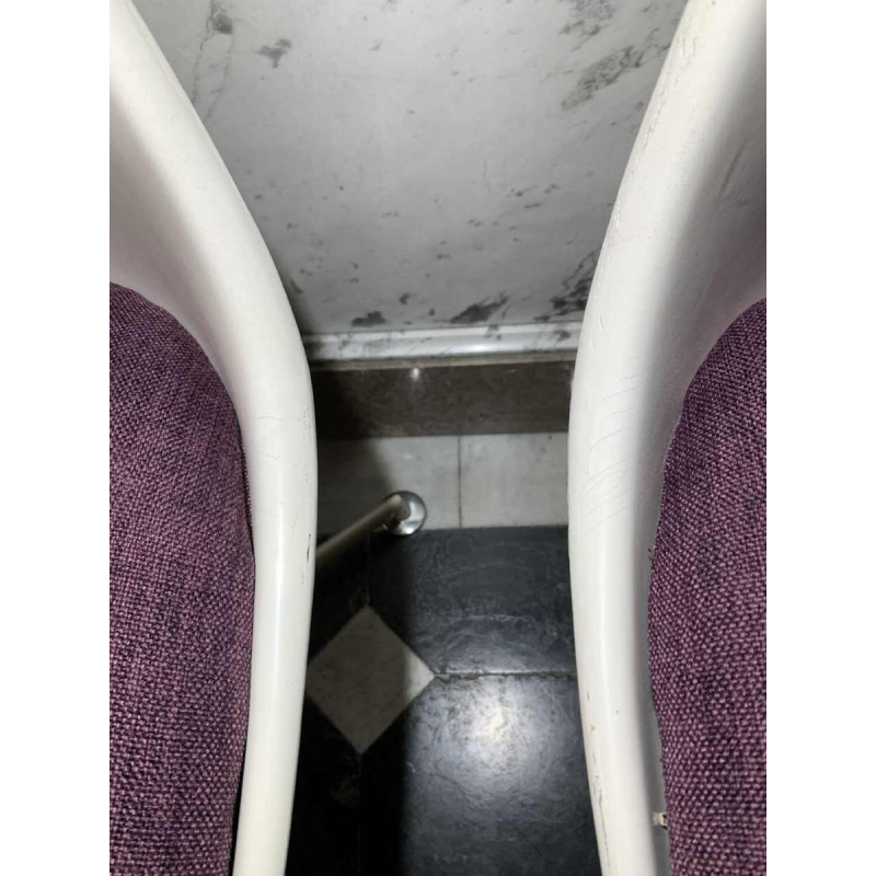 MAURICE BURKE for ARKANA, Pair of white " Tulip " swivel chairs fiberglass, 1960