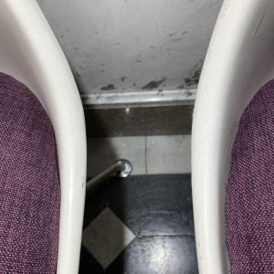 MAURICE BURKE for ARKANA, Pair of white " Tulip " swivel chairs fiberglass, 1960