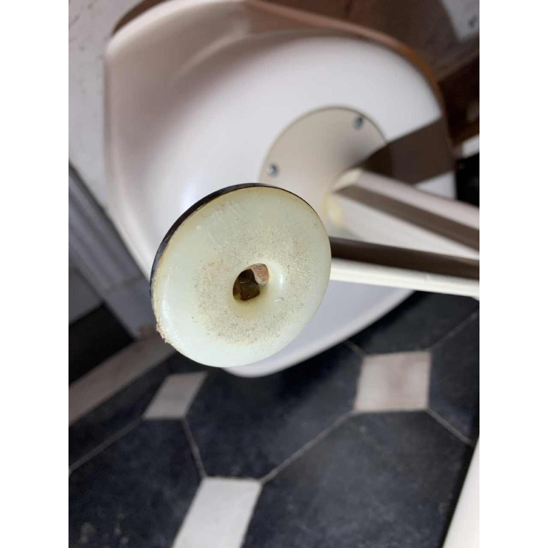 MAURICE BURKE for ARKANA, Pair of white " Tulip " swivel chairs fiberglass, 1960