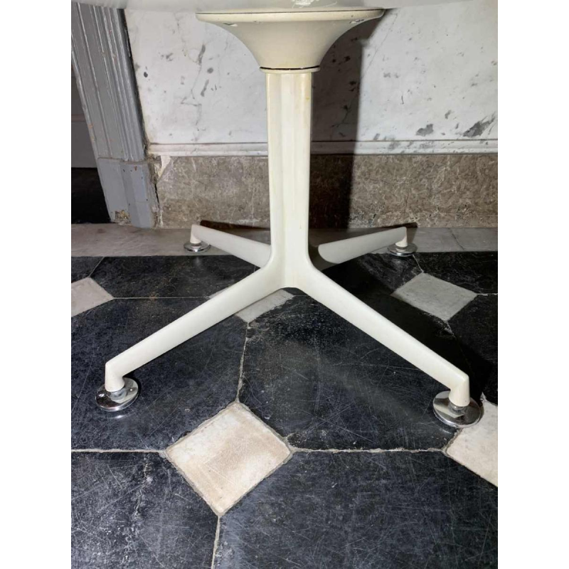 MAURICE BURKE voor ARKANA, paar witte draaistoelen " Tulip " glasvezel, ca 1960