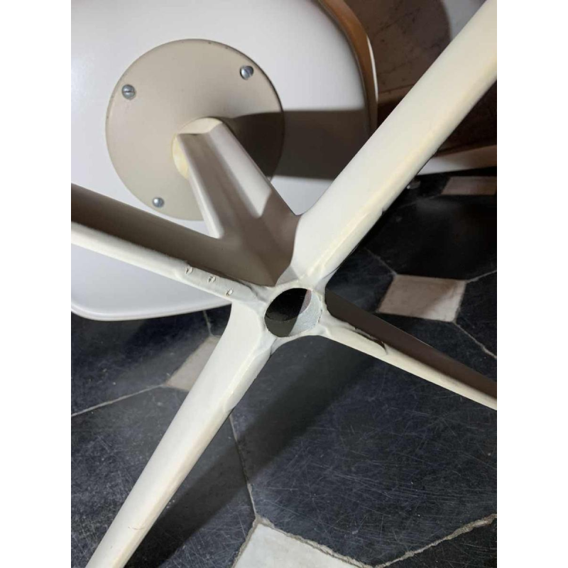 MAURICE BURKE for ARKANA, Pair of white " Tulip " swivel chairs fiberglass, 1960