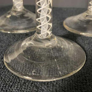 Verreries Zoude 18e eeuw Set van 6 glazen, glas inclusie spiraal filigraan