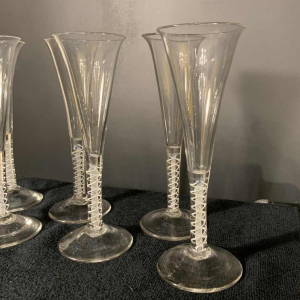 Verreries Zoude 18e eeuw Set van 6 glazen, glas inclusie spiraal filigraan
