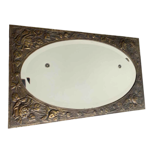 Oval Art Nouveau mirror in repoussé brass with floral decoration, early 20th c