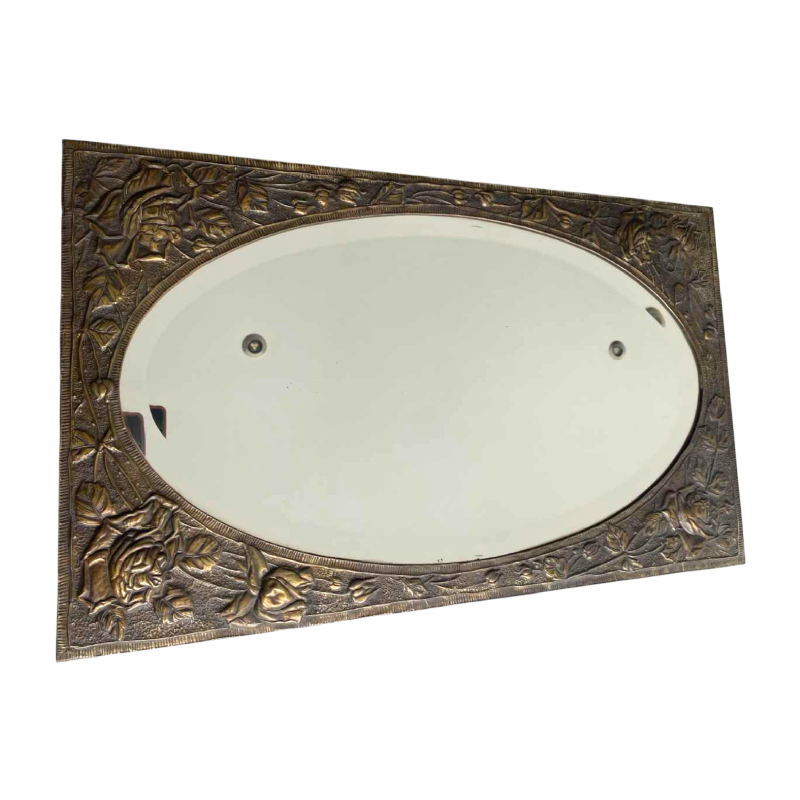 Ovale Art Nouveau spiegel in repoussé messing met florale decoratie, begin 20ste eeuw