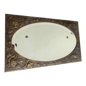 Ovale Art Nouveau spiegel in repoussé messing met florale decoratie, begin 20ste eeuw