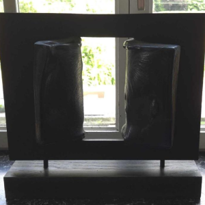 André Bucher, abstract sculptuur, gesmolten lava op staal, ca 1990