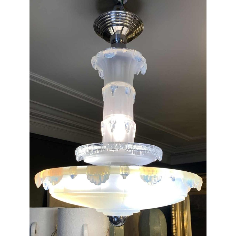Jean Gauthier voor EZAN zeldzame kroonluchter 'Cascade' opaalglas Art Deco jaren 30