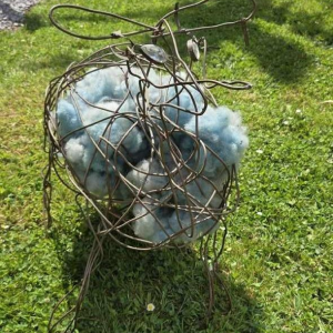 Ladislas de Monge 'Schaap' sculptuur van koperdraad en natuurwol, 2015