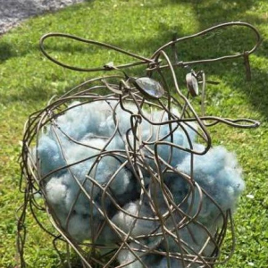 Ladislas de Monge 'Mouton' sculpture en fils de cuivre et laine naturelle, 2015