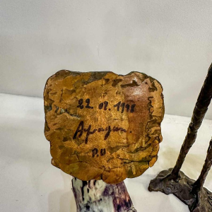 Georges Ayvayan, paar expressionistische/surrealistische bronzen standbeelden, 1993