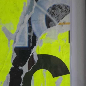 DAG, straatkunst, gescheurd posterpapier, 2023