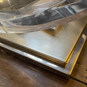 CHARLES HOLLIS JONES, Eettafel, Plexiglas & Messing Hollywood Regency, 1970s