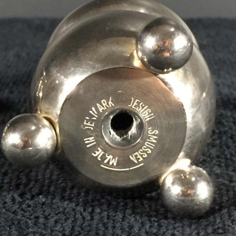 Hugo Asmussen, série de 2 bougeoirs ( Danemark ), alpaca ( bronze ), circa 1960