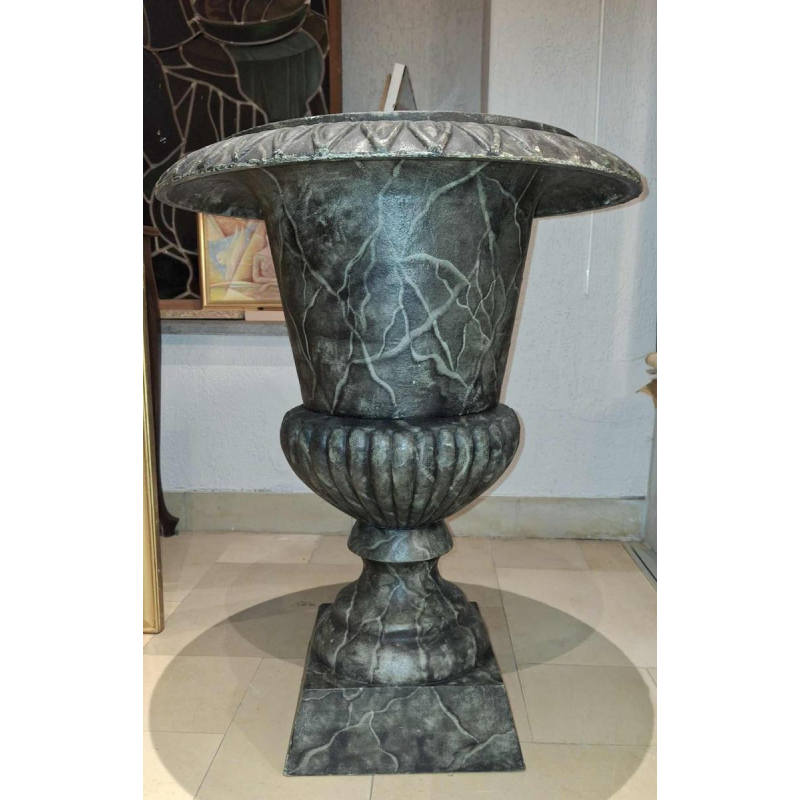 Paar tuinbakken / tuinvazen van gepatineerd gietijzer, tweede helft 20e eeuw