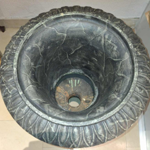 Paire de vasques de jardin en fonte patinée, deuxième moitié XXe s